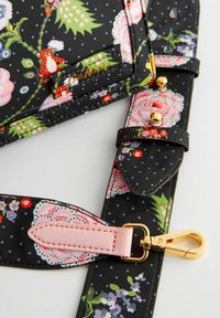 Cath Kidston DOUBLE POUCH - Torba čez telo - black