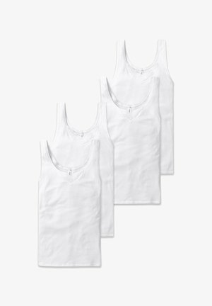 Vier witte tanktops van katoen. Elke heeft een ronde halslijn en delicate kantaccenten op de hals. De stof is glad en lichtgewicht.