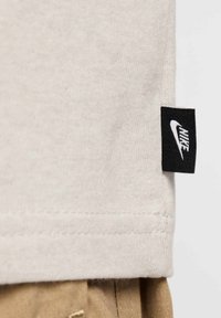 Nike Sportswear TEE - Osnovna majica kratkih rukava - light bone heather