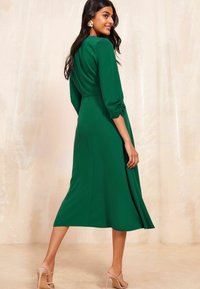 Friends Like These TULIP SLEEVE BELTED FLUTE HEM - REGULAR FIT - Rochie de zi - green
