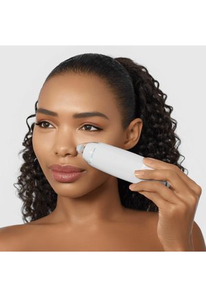 GESKE, MICRODERMABRASION BLACKHEAD REMOVER | 7 IN 1 - Skincare tool - white