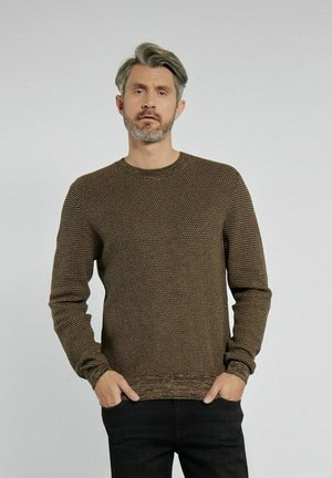 - Sweter
