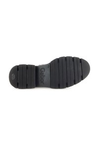 Semelle de chaussure en caoutchouc noir avec des rainures horizontales pour l'adhérence, présentant un logo en relief et les détails de taille, construction plate avec une légère courbure.