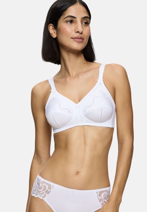 Weißer BH mit gestickten Details und weichen Körbchen, ausgestattet mit verstellbaren Trägern und einem Häkchenverschluss. Kombiniert mit passenden Spitzenhöschen.