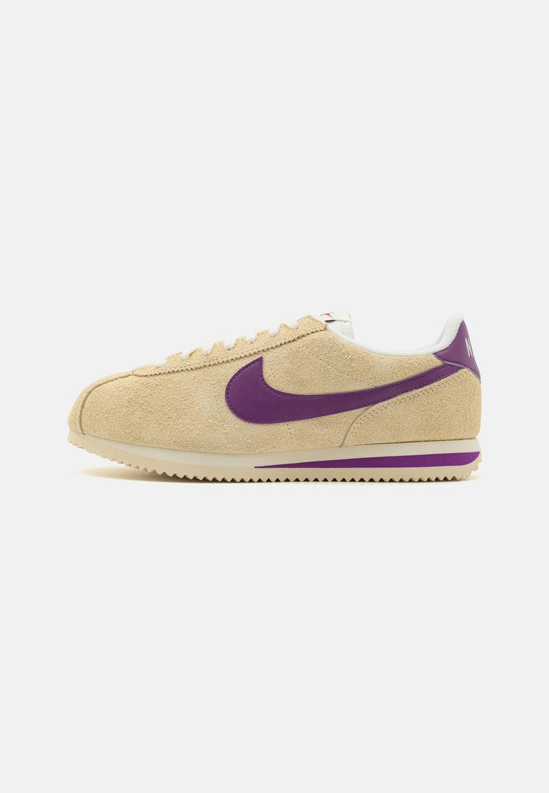 Nike Sportswear CORTEZ VINTAGE SUEDE - Trainers - coconut milk/black/white - Zalando