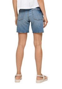 s.Oliver FRANCIZ MID RISE  - Short en jean - blau