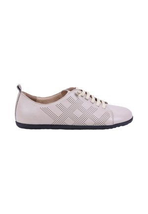 Chaussure à lacets en cuir beige avec semelle noire, motif de perforation latéral en formes géométriques et languette au talon.