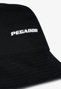 Pegador LOGO BUCKET UNISEX - Klobúk - black/white