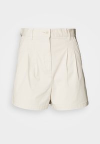 Short taille haute couleur crème avec fermeture par bouton et fermeture éclair, passants pour ceinture et plis devant sur un fond uni.