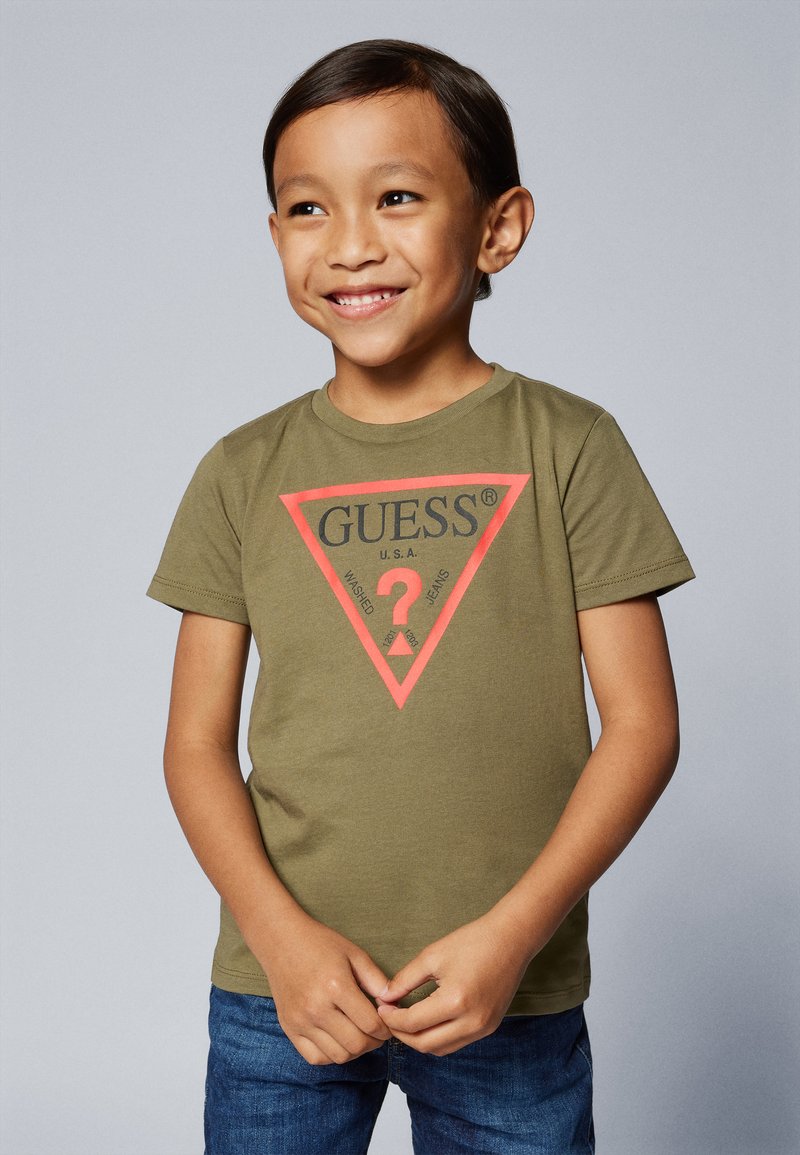 Guess CORE TODDLER KIDS BOY - Apdrukāts T-krekls - army olive
