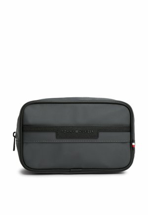 Sac de toilette en nylon gris avec des accents noirs, fermeture à glissière et patch logo à l'avant. Présente un design plat et rectangulaire ainsi qu'une texture lisse.