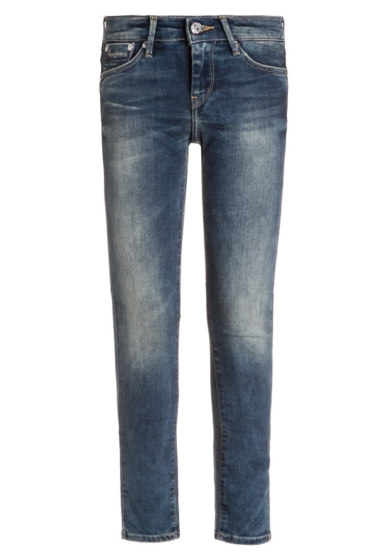 Vaqueros de mezclilla azul oscuro con un corte ajustado, desgaste ligero, diseño tradicional de cinco bolsillos y cierre de botón con detalles metálicos.