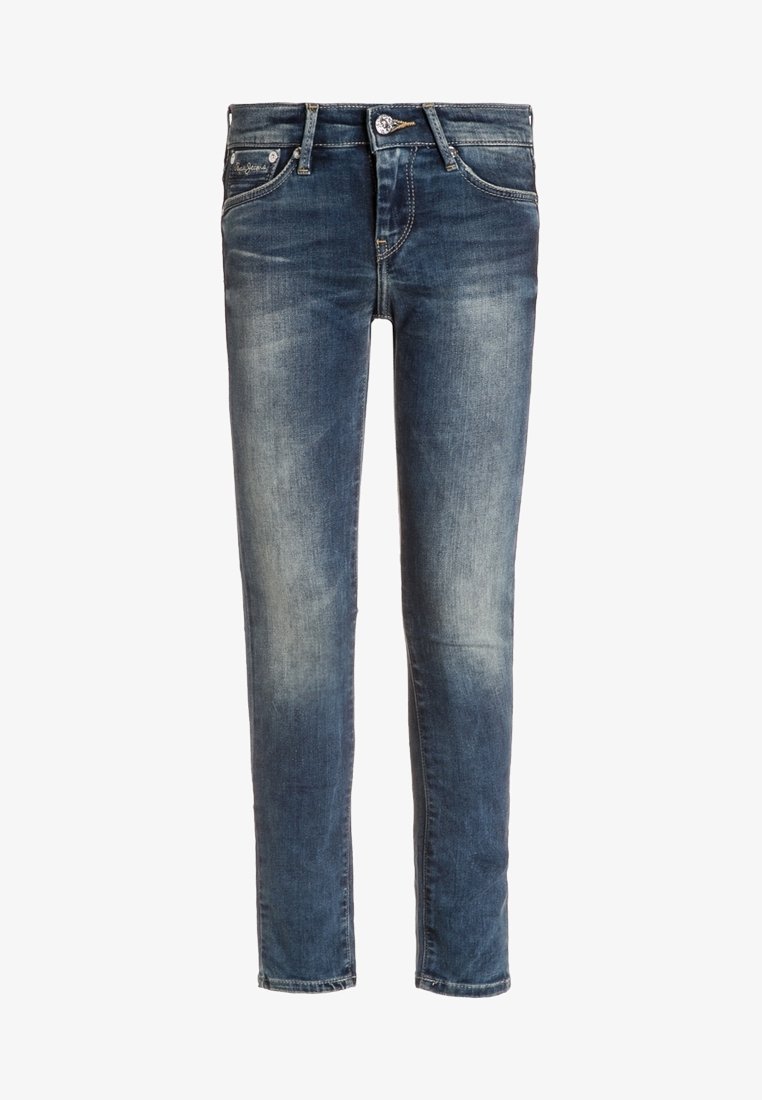 Vaqueros de mezclilla azul oscuro con un corte ajustado, desgaste ligero, diseño tradicional de cinco bolsillos y cierre de botón con detalles metálicos.