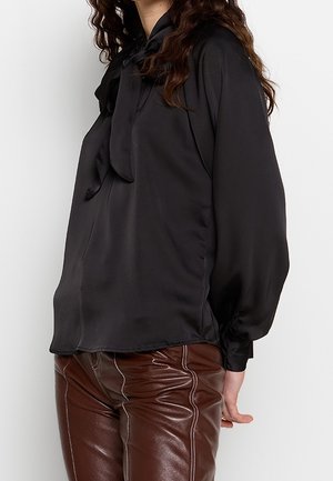 Cream Bluse - black