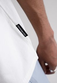 Thumbnail Image 7