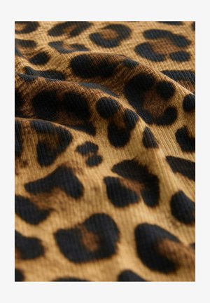 Materiał w wzór panterki z teksturowaną powierzchnią, posiadający ciepłą, beżową bazę i wyraziste czarne kształty, tworzący dynamiczny wzór.