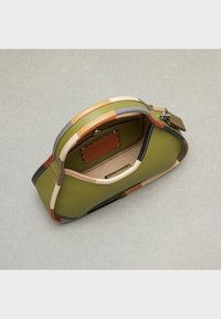 COACH COACHTOPIA - UPCRAFTED ERGO WITH COLORFUL BINDING UNISEX - Käsilaukku - olive green multi