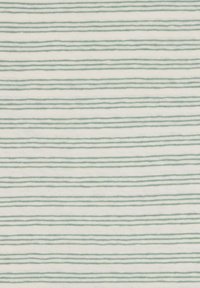 Tessuto a righe con linee orizzontali alternate di un morbido verde e bianco, texture liscia e un motivo sottile e ripetitivo.