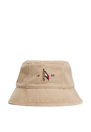 SEASONAL FLAG WASH BUCKET HAT - Hatt - khaki