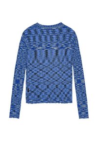 Blå långärmad tröja med texturerat mönster. Materialet ser ut att vara stickat; har horisontella och vertikala linjer i varierande nyanser av blått.