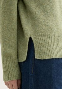 TOM TAILOR DENIM MIT V-AUSSCHNITT - Pulover - greyish green melange
