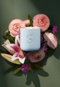 Sanctuary Spa SANCTUARY SPA CANDLE  AND ROSE SCENT - Doftljus