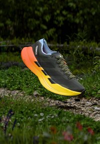 Non sélectionné, carbon/core black/glow blue