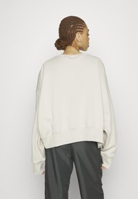 Nike Sportswear CREW - Sweatshirt - lt orewood brn/(sail)