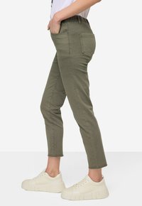 LAURASØN 4-POCKET FRANSENSAUM - Džíny Slim Fit - khaki