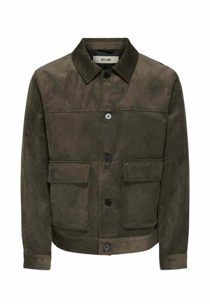 Giacca in corduroy marrone con colletto, chiusura frontale con bottoni e due tasche a pattina. Presenta una finitura texturizzata e dettagli a coste all'orlo e ai polsini.