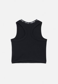 Μαύρο αθλητικό τοπ χωρίς μανίκια με στρογγυλή λαιμόκοψη και λευκή επωνυμία "Nike" στο τελείωμα. Κατασκευασμένο από μαλακό, ελαστικό υλικό.