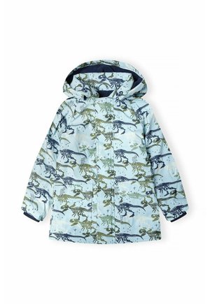 Chaqueta impermeable con base azul claro y un patrón de esqueleto de dinosaurio en verde y azul marino. Incluye capucha y bolsillos laterales.
