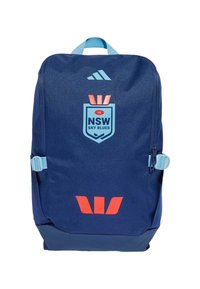 Zainetto blu navy con logo NSW Sky Blues, logo rosso Westpac, logo Adidas azzurro e cinturini laterali con fibbia.