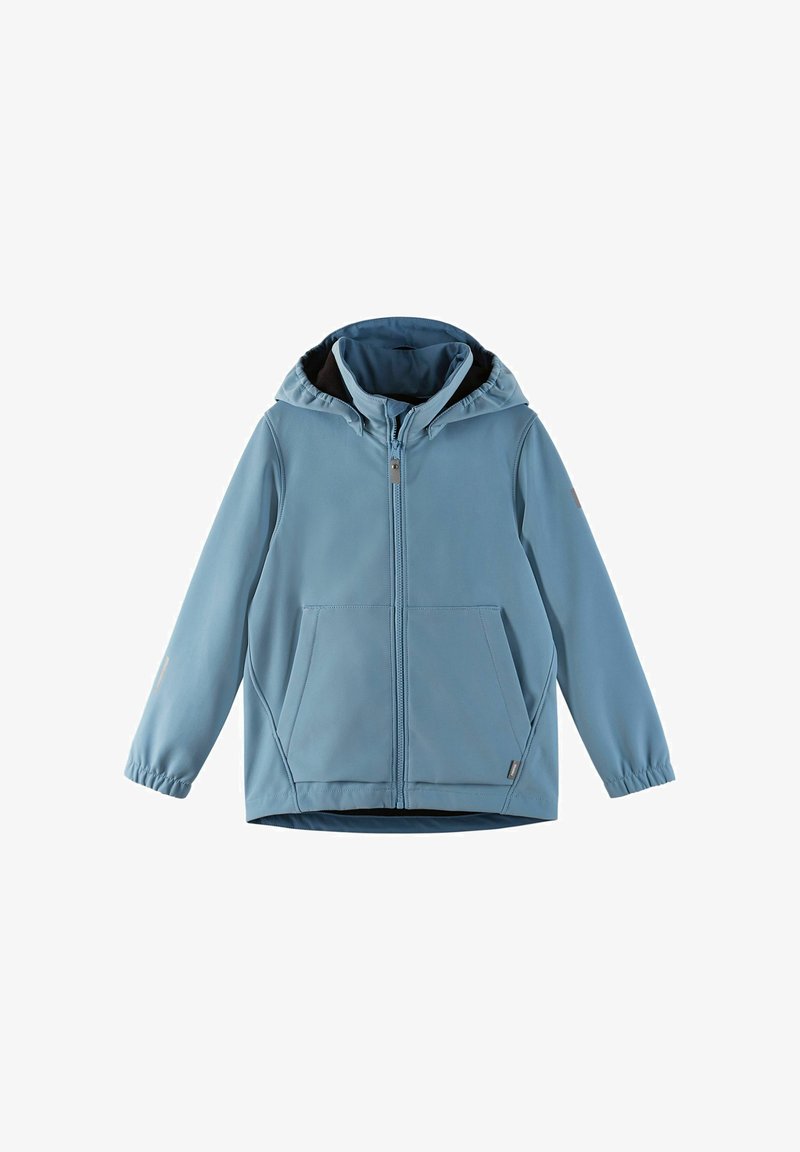 Hellblaue Softshell-Jacke mit Kapuze, Frontreißverschluss, zwei großen Taschen, elastischen Bündchen und einem kontrastierenden schwarzen Futter. Glatte Textur.