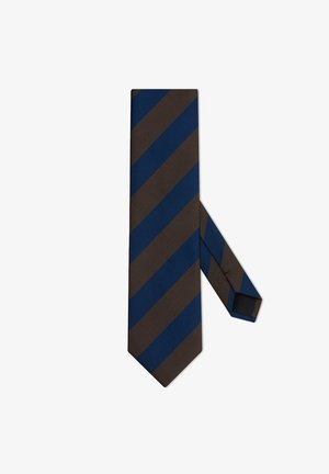 Brązowy krawat w diagonalne niebieskie paski, o teksturowanej tkaninie, z ostrym końcem i jednokolorowym tyłem. Projekt charakteryzuje się tkanym wzorem dla dodatkowej głębi.