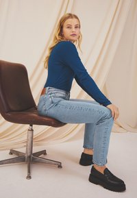 Levi's® - 724™ HIGH RISE STRAIGHT - Jeans Straight Leg - blue wave light - light indigo Thumbnail-Bild 1