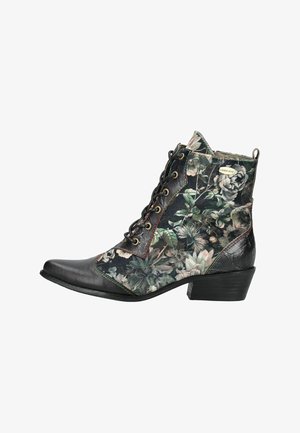 Schwarzer Leder-Stiefelette mit floralen Stoffeinsätzen, Schnürung vorne, niedrigem Absatz und kleinem Markenlabel an der Seite.