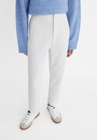 Stradivarius ELEGANTE  - Broek - off white