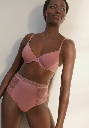 HIGH WAIST FIT - ULTIMATE COMFORT - Īsās apakšbikses - mauve purple