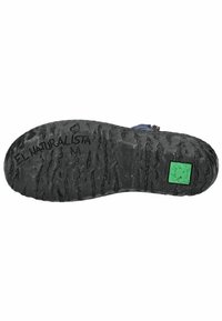 Suela de zapato de goma negra con superficie texturizada y surcos profundos. Presenta un logo de pulpo verde y el texto "EL NATURALISTA" en relieve.