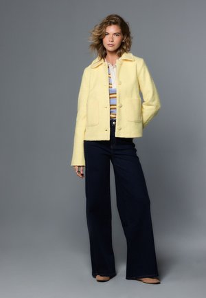 Next REGULAR FIT - BUTTON UP COLLARED - Chaqueta de entretiempo - lemon yellow