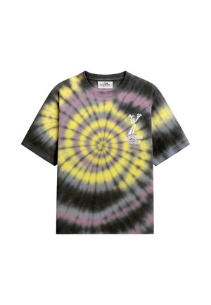 T-shirt tie-dye noir, jaune et violet avec un petit graphisme blanc et le texte "Vertère Berlin" sur le côté gauche de la poitrine.