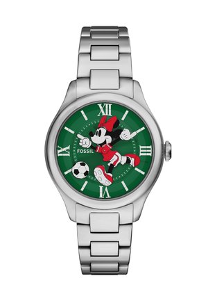 Silverfärgad klocka i rostfritt stål med en grön rund urtavla som har en fotbollsspelande karaktär, vita timmarkörer och röda accenter.