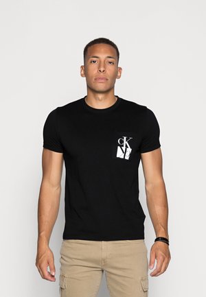 MIRRORED MONOGRAM SLIM TEE - T-shirt z nadrukiem - black/white