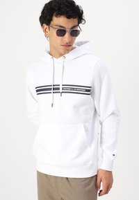 Tommy Hilfiger CENTRAL CHEST STRIPE HOODY UNISEX - Sudadera - white