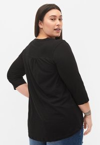 Zizzi WITH 3/4 SLEEVES - Maglietta a manica lunga - black
