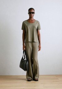 Esprit TEE - Camiseta básica - dark khaki