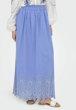 Gonna maxi blu in tessuto leggero con vita elastica. Presenta un orlo ondulato con intricati intagli a occhio e ricami.