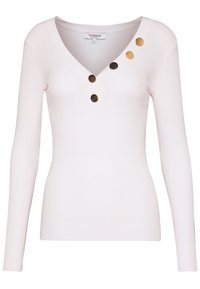 Top de punto acanalado de manga larga en rosa claro con escote en V y seis botones decorativos asimétricos en dorado y marrón oscuro.