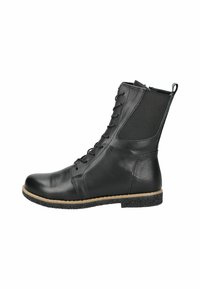 Botín de cuero negro hasta el tobillo con cierre de cordones en el frente, paneles laterales elásticos y suela de goma texturizada. Acabado suave con un diseño de punta redondeada.